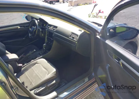 2018 Volkswagen Passat 2.0T R-Line/2.0T S z USA, uszkodzony, nr VIN 1VWAA7A3XJC001821